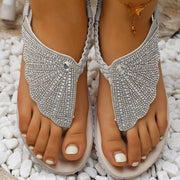 Nya Rhinestone Shell Flip-Flops Sandaler Sommar Beach Skor För Kvinnor Mode Casual Låg Klack Flat Slides Tofflor