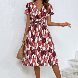 Kurzärmliges Sommerkleid für Damen mit kleinem Blumendruck